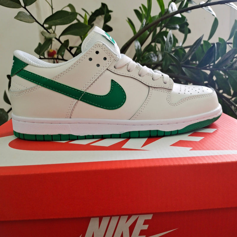 Tênis Nike SB Dunk Low White Green